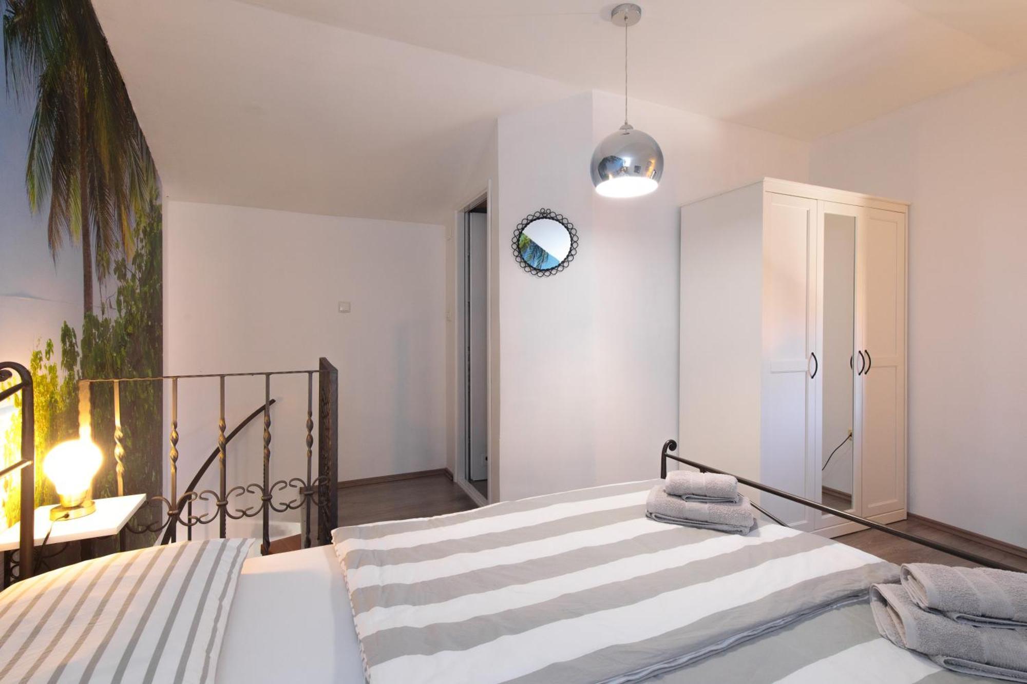 Apartments Lina Vrh  ภายนอก รูปภาพ